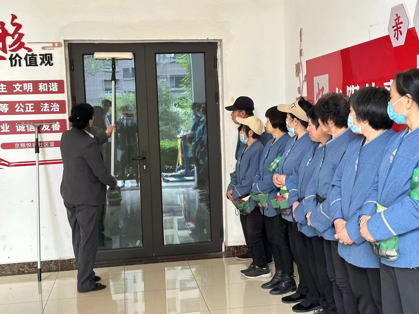 員工列隊、禮儀培訓展示5